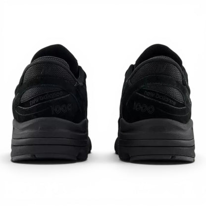 urbanstyle New Balance 1000 black lifestyle sneakers featuring suede and mesh details from a rear view.