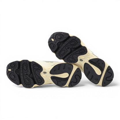 urbanstyle New Balance 1000 sneakers showing the black rubber outsoles with detailed tread patterns