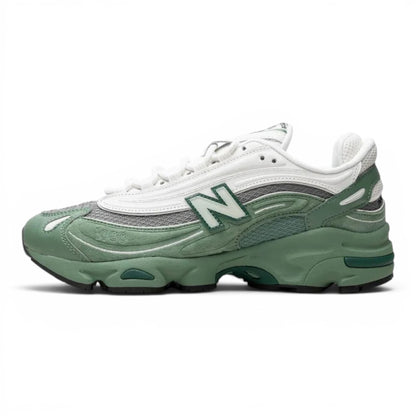 urbanstyle New Balance 1000 lifestyle sneakers in sage green and white with mesh and suede layered design.