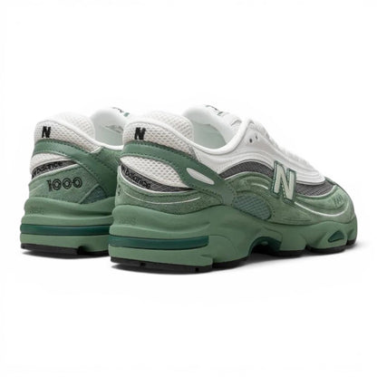 urbanstyle New Balance 1000 lifestyle sneakers in sage green and white with mesh and suede layered design