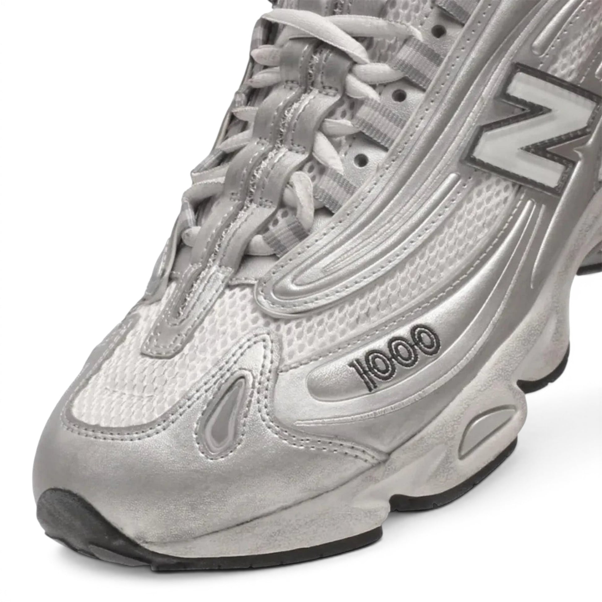 urbanstyle New Balance 1000 metallic silver lifestyle sneakers with mesh and synthetic overlays.