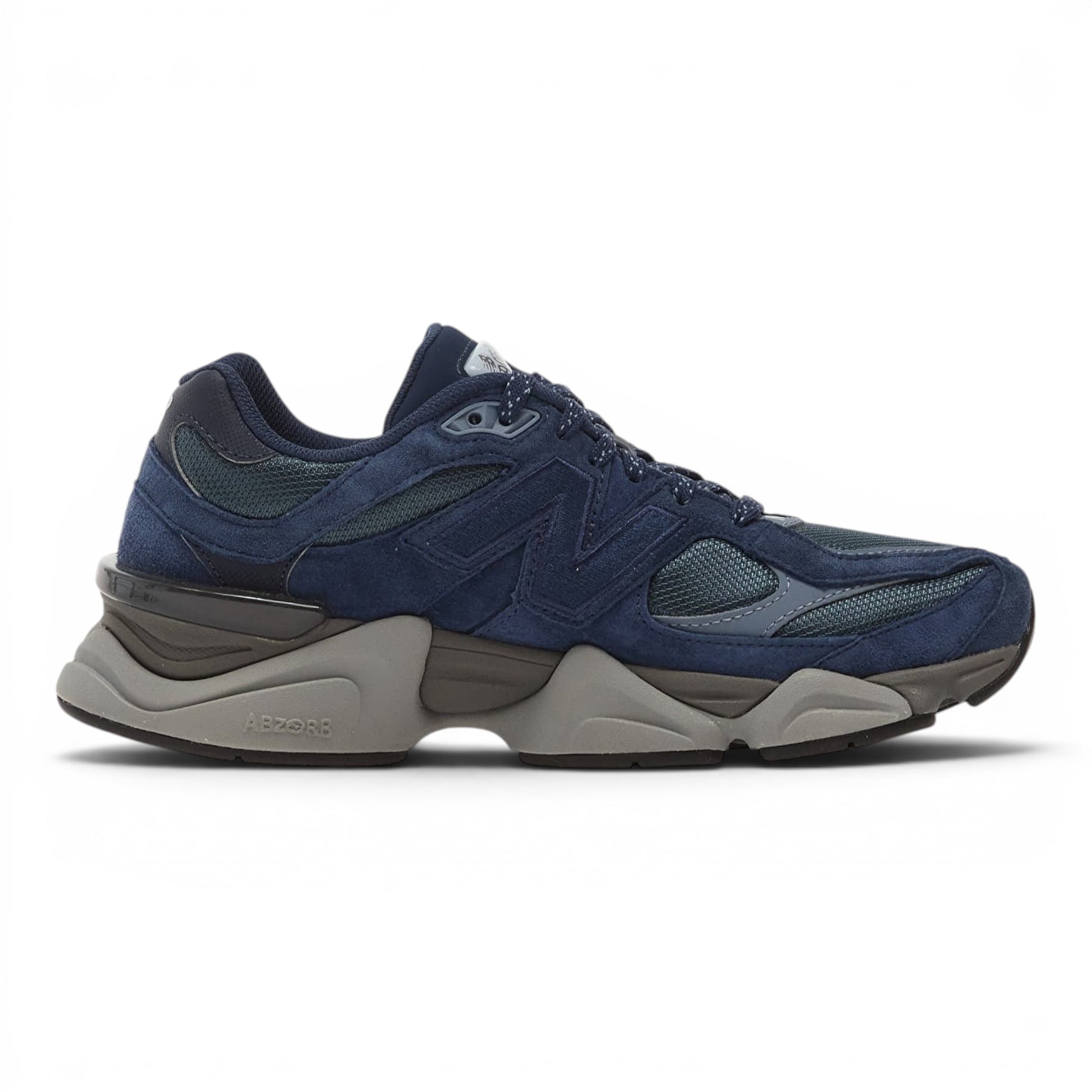 urbanstyle New Balance 9060 deep navy sneakers with suede and mesh panels, featuring a chunky grey sculpted midsole.