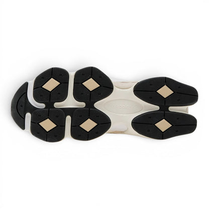 urbanstyle New Balance 9060 lifestyle sneaker outsole featuring a black and cream multi-textured traction pattern