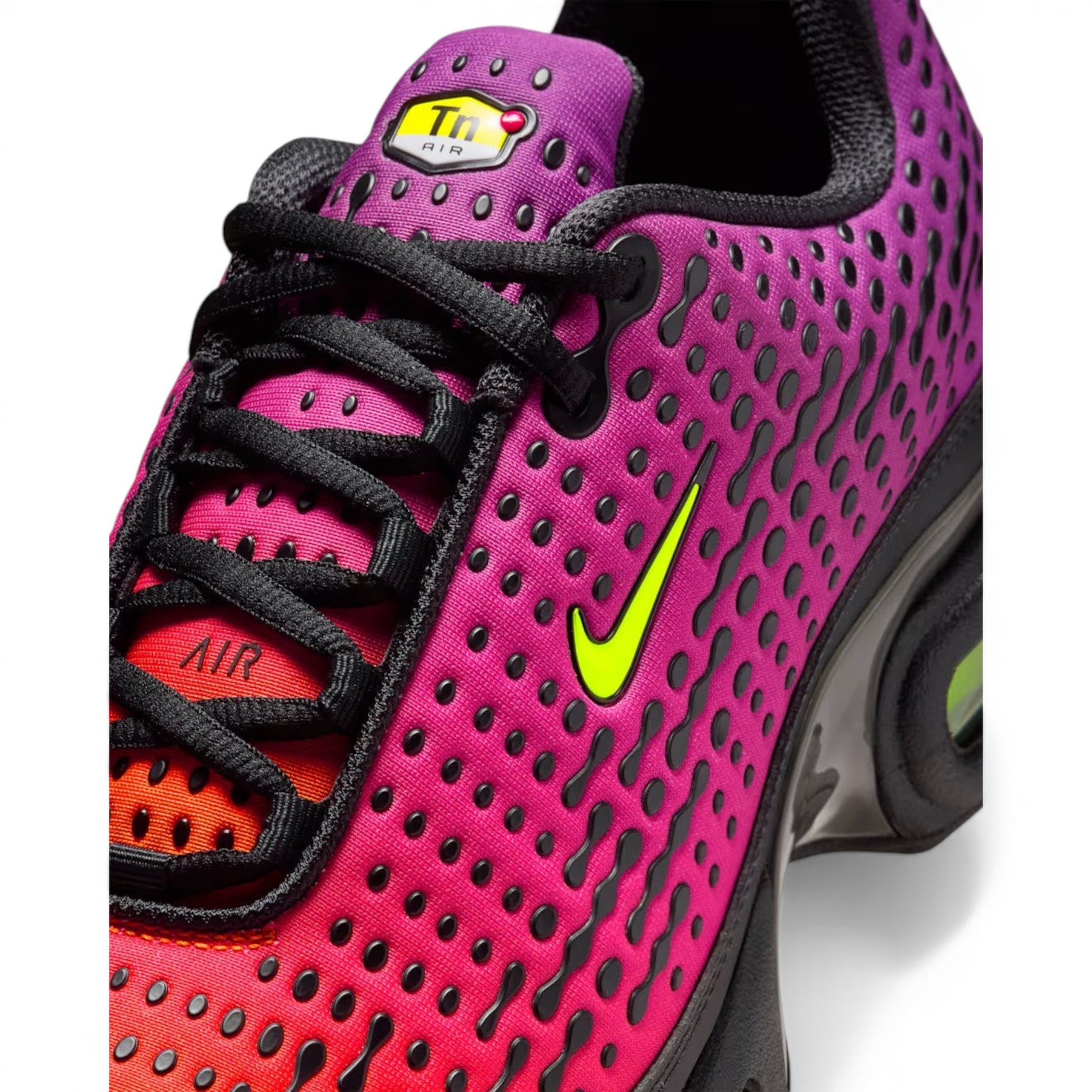 Urbanstyle Nike Air Max Plus sneakers with pink, purple, orange gradient mesh, neon green Swoosh, and perforated pattern.