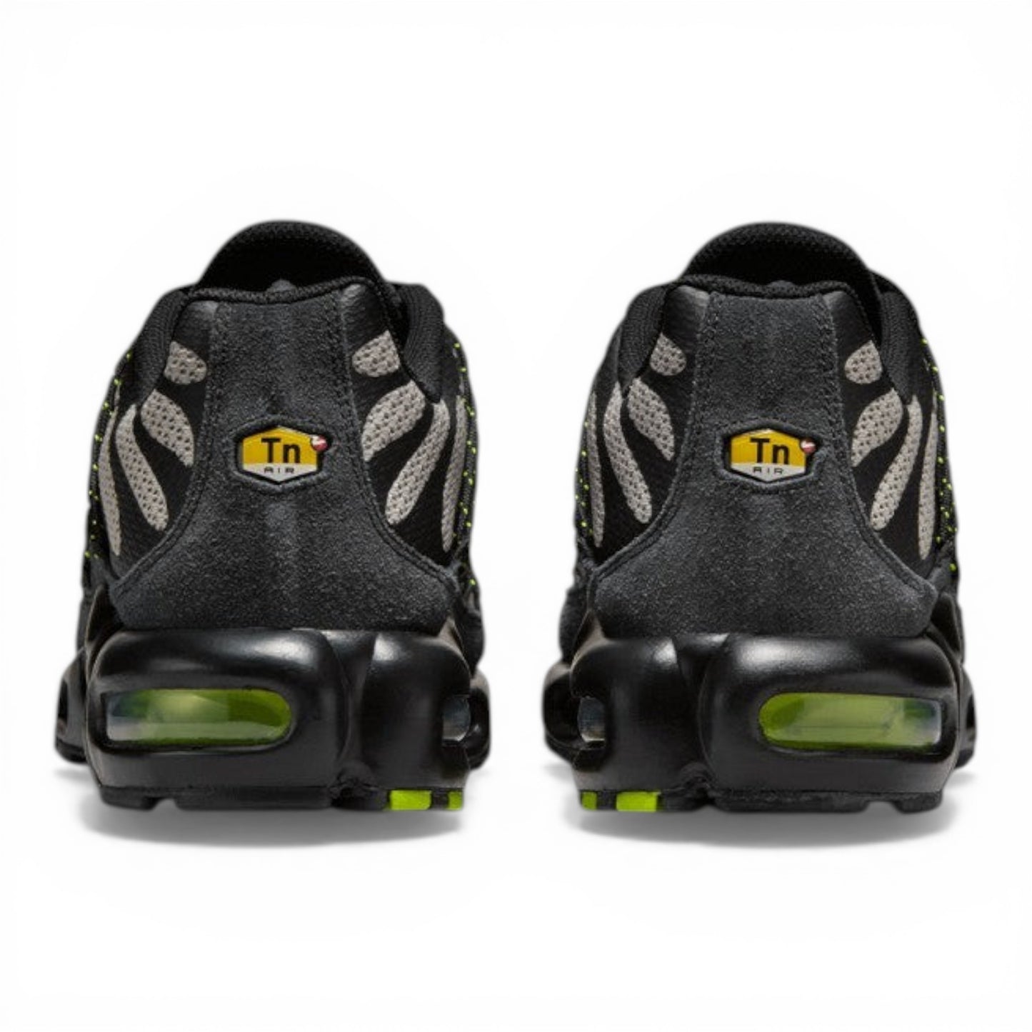 Urbanstyle Nike Air Max Plus Tn SE sneakers in black and grey with volt green accents and tiger stripe pattern.