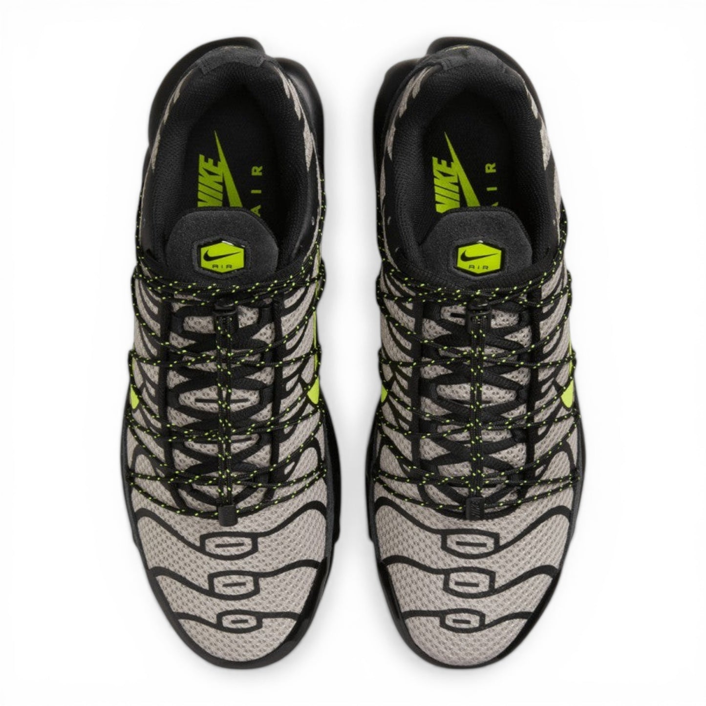 Urbanstyle Nike Air Max Plus Tn Se grey & black tiger stripe sneakers with volt green accents.